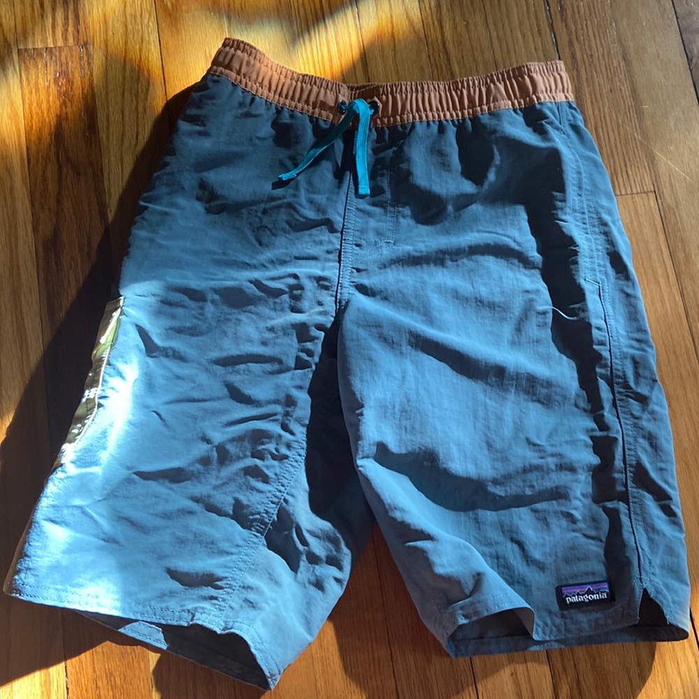 New and unused Patagonia Boys Baggies Boardshorts in Plume Grey